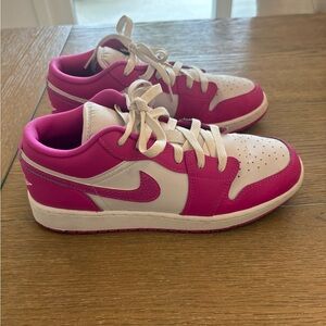 Nike woman’s size 6 Fuchsia and White Sneakers